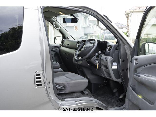 Nissan NV350 Caravan 2016-06 6716987-8
