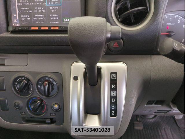 Nissan NV350 Caravan 2017-02 6716995-12