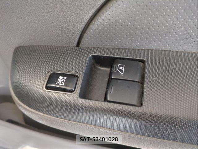 Nissan NV350 Caravan 2017-02 6716995-16