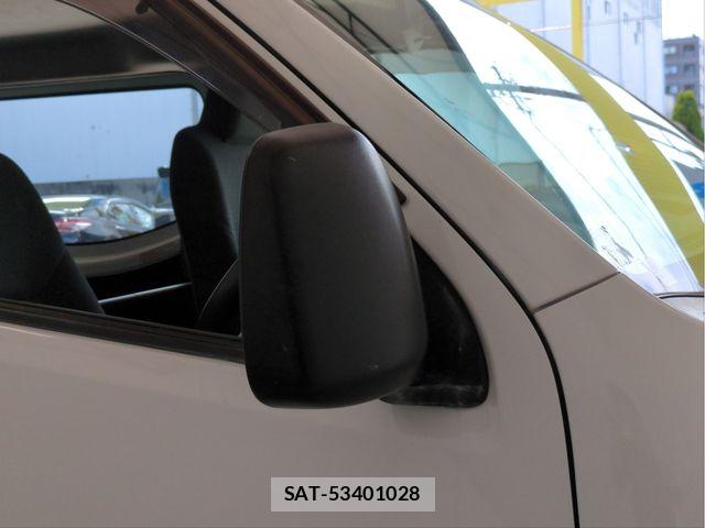 Nissan NV350 Caravan 2017-02 6716995-24