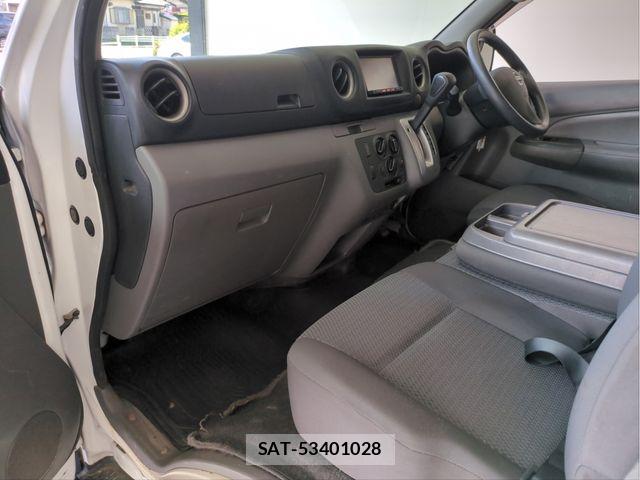 Nissan NV350 Caravan 2017-02 6716995-2