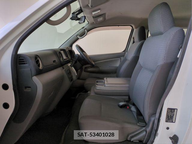 Nissan NV350 Caravan 2017-02 6716995-3