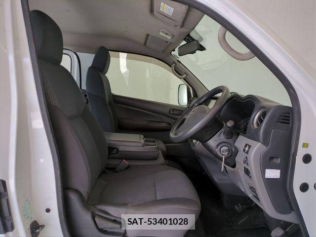 Nissan NV350 Caravan 2017-02 6716995-6