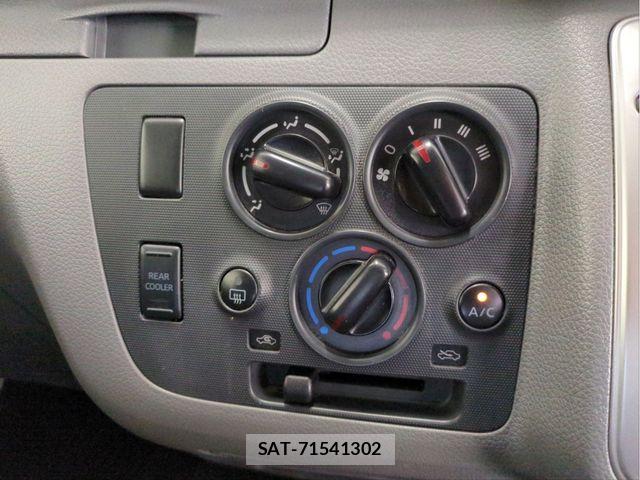Nissan NV350 Caravan 2018-09 6716991-9