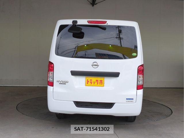Nissan NV350 Caravan 2018-09 6716991-17