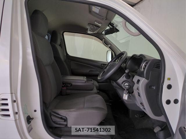 Nissan NV350 Caravan 2018-09 6716991-25