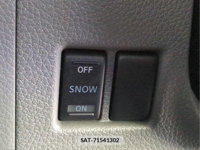 Nissan NV350 Caravan 2018-09 6716991-26