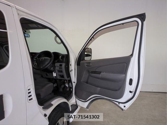 Nissan NV350 Caravan 2018-09 6716991-27