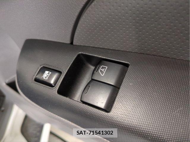 Nissan NV350 Caravan 2018-09 6716991-28