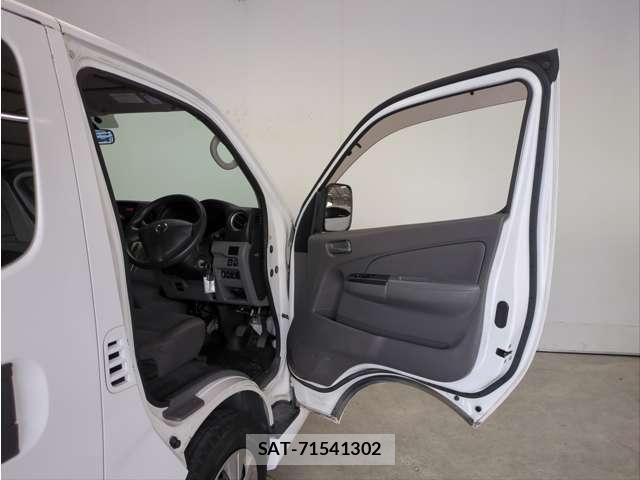 Nissan NV350 Caravan 2018-09 6716991-29