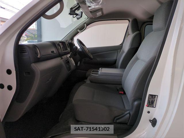 Nissan NV350 Caravan 2018-09 6716991-3