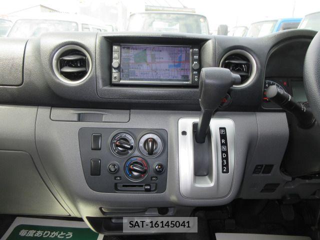 Nissan NV350 Caravan 2021-02 6752773-12