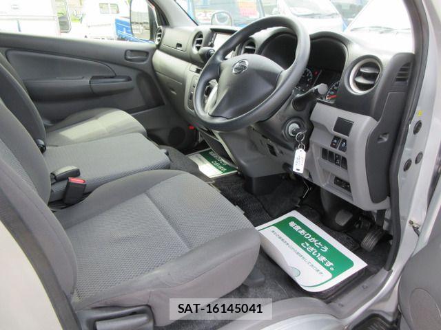 Nissan NV350 Caravan 2021-02 6752773-13