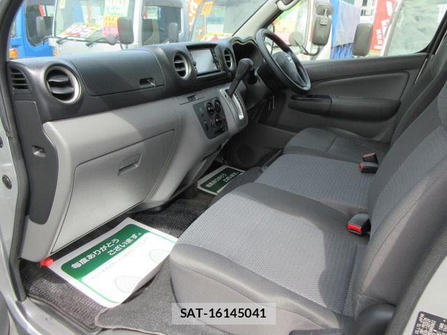 Nissan NV350 Caravan 2021-02 6752773-14