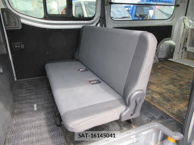 Nissan NV350 Caravan 2021-02 6752773-15