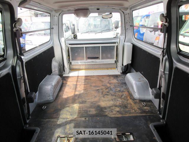 Nissan NV350 Caravan 2021-02 6752773-17