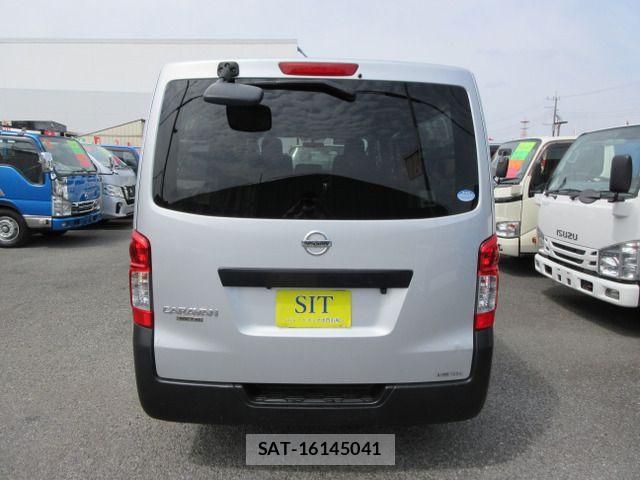 Nissan NV350 Caravan 2021-02 6752773-2