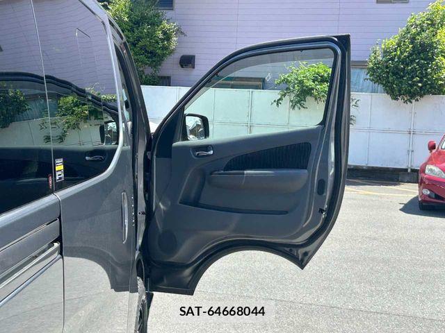 Nissan NV350 Caravan 2019-02 6752772-14