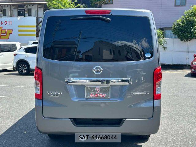 Nissan NV350 Caravan 2019-02 6752772-27
