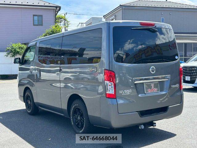 Nissan NV350 Caravan 2019-02 6752772-28