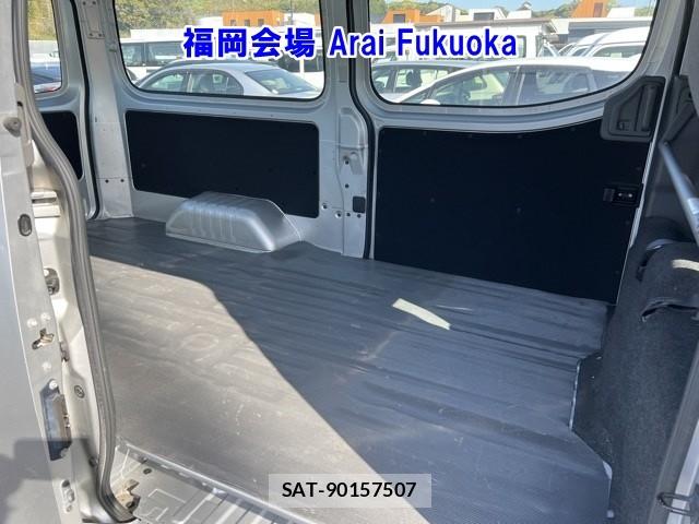Nissan NV350 Caravan 2020 6821876-11