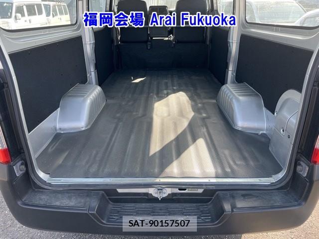 Nissan NV350 Caravan 2020 6821876-13