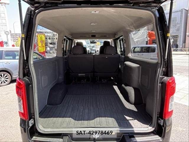 Nissan NV350 Caravan 2019-07 6910725-16