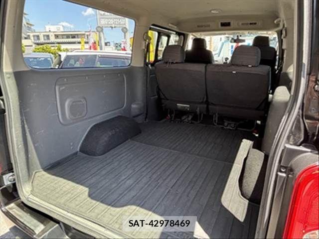 Nissan NV350 Caravan 2019-07 6910725-17