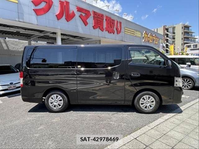 Nissan NV350 Caravan 2019-07 6910725-22