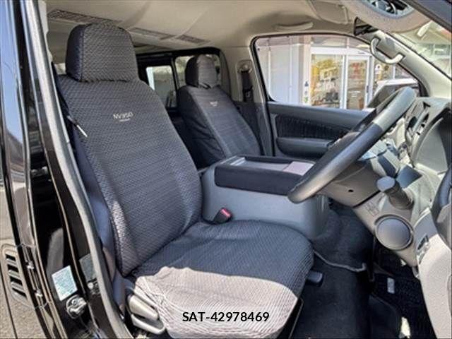 Nissan NV350 Caravan 2019-07 6910725-27