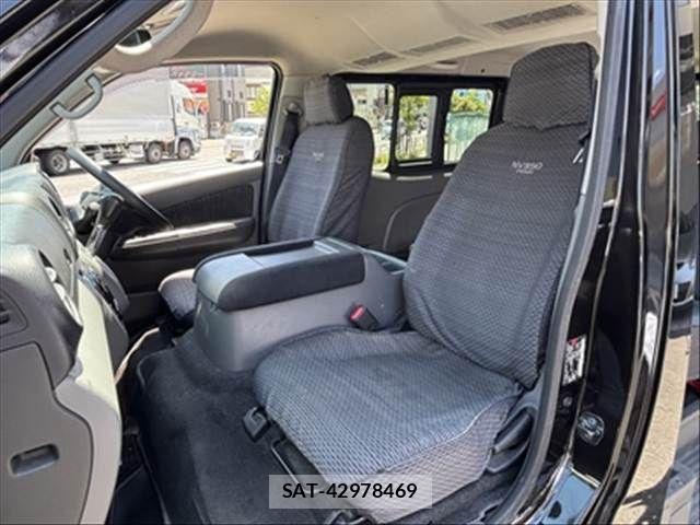 Nissan NV350 Caravan 2019-07 6910725-29