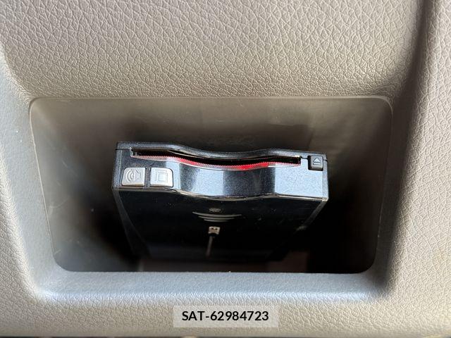 Nissan NV350 Caravan 2015-09 6910730-17