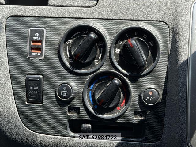 Nissan NV350 Caravan 2015-09 6910730-19