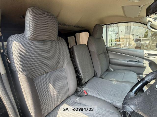 Nissan NV350 Caravan 2015-09 6910730-21