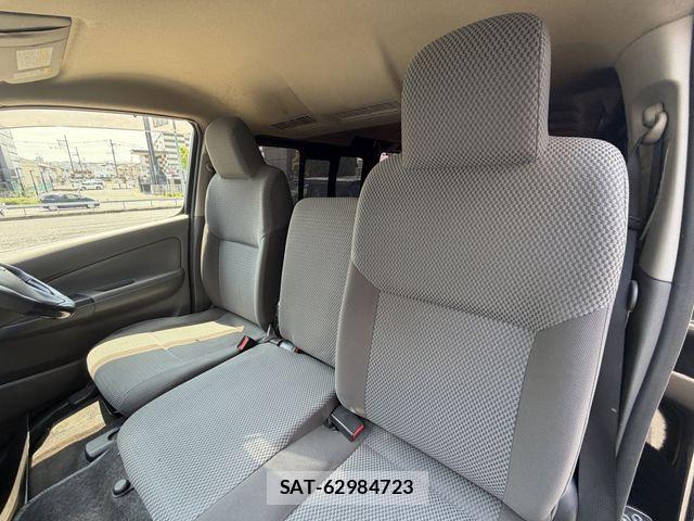 Nissan NV350 Caravan 2015-09 6910730-23