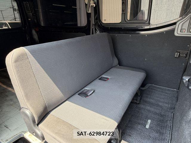 Nissan NV350 Caravan 2015-09 6910730-24