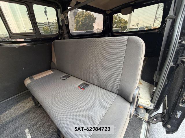 Nissan NV350 Caravan 2015-09 6910730-26