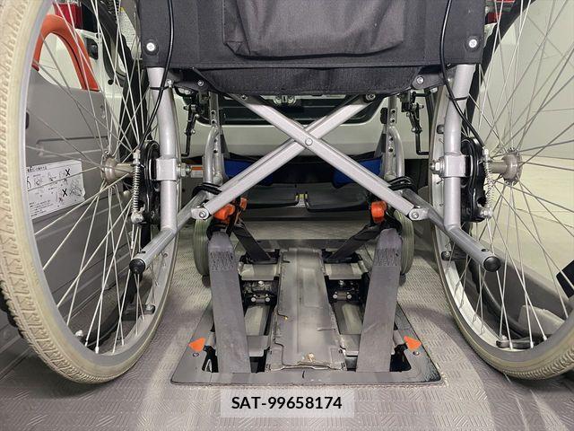 Nissan NV350 Caravan 2016-01 6996692-14