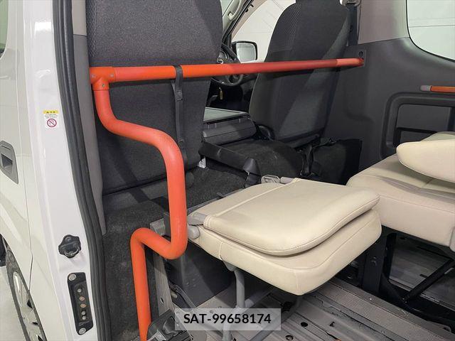 Nissan NV350 Caravan 2016-01 6996692-15