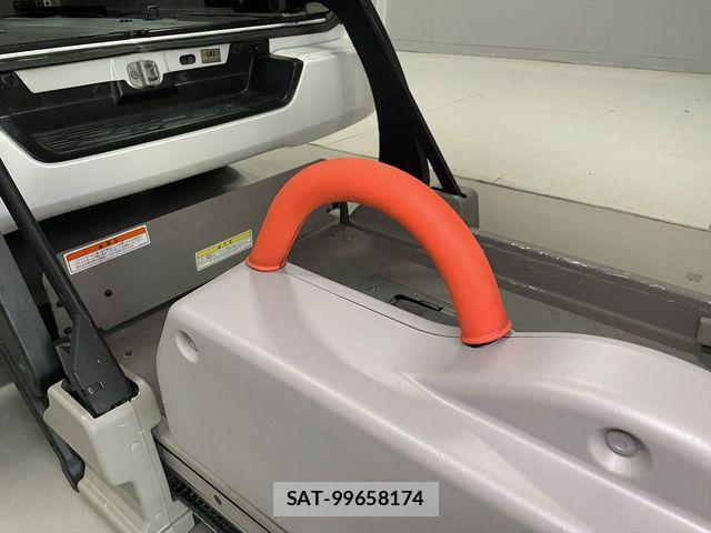 Nissan NV350 Caravan 2016-01 6996692-7