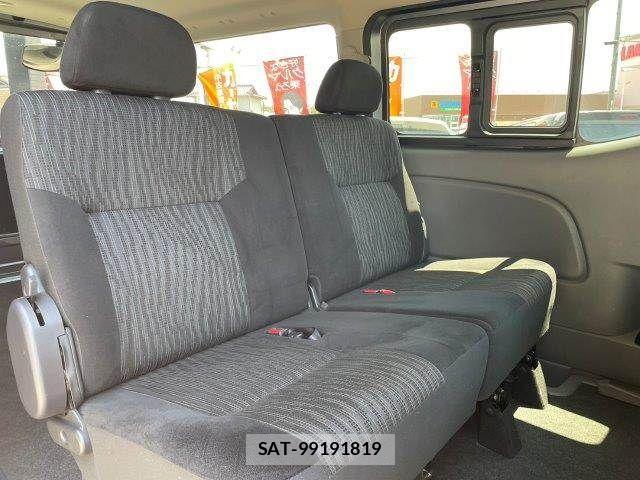 Nissan NV350 Caravan 2018-08 6996693-10