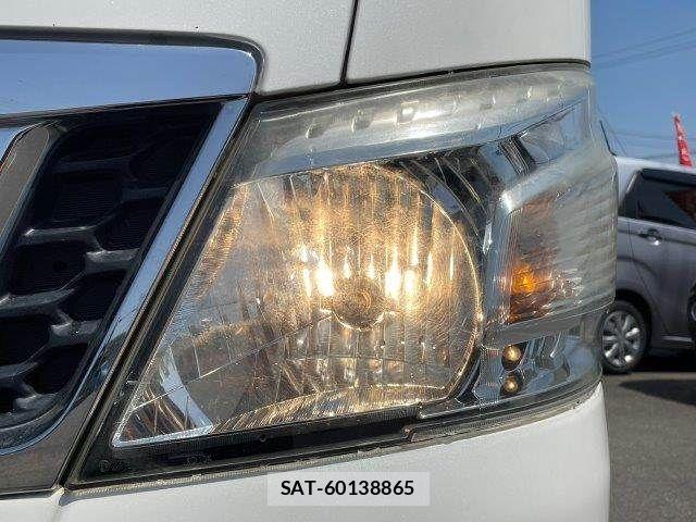 Nissan NV350 Caravan 2013-03 6996696-12