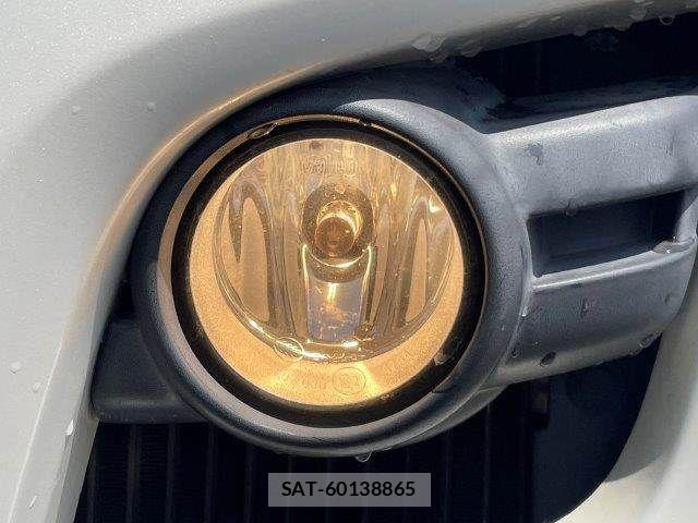 Nissan NV350 Caravan 2013-03 6996696-13