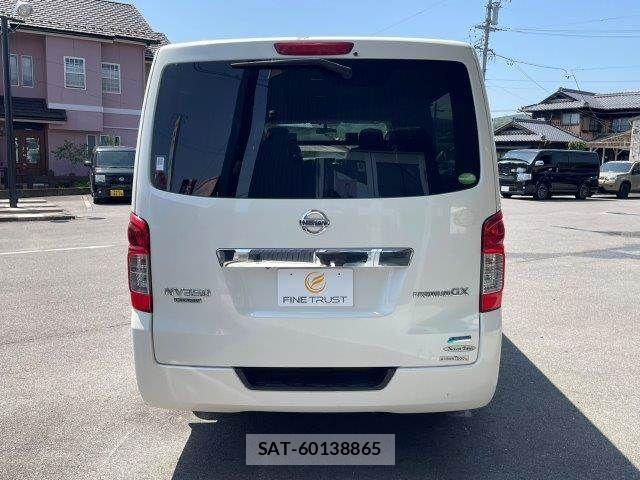 Nissan NV350 Caravan 2013-03 6996696-19