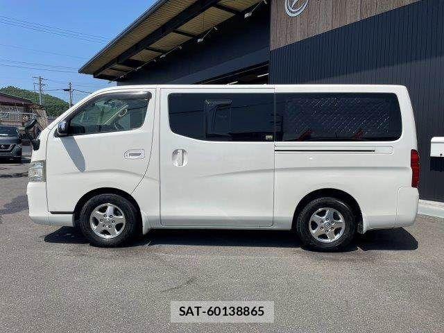 Nissan NV350 Caravan 2013-03 6996696-21