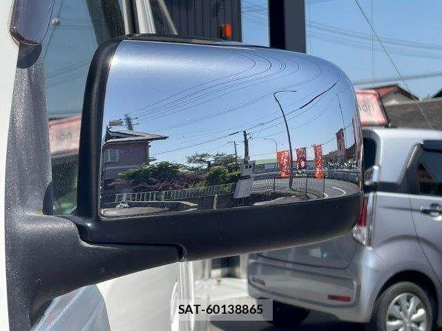 Nissan NV350 Caravan 2013-03 6996696-26