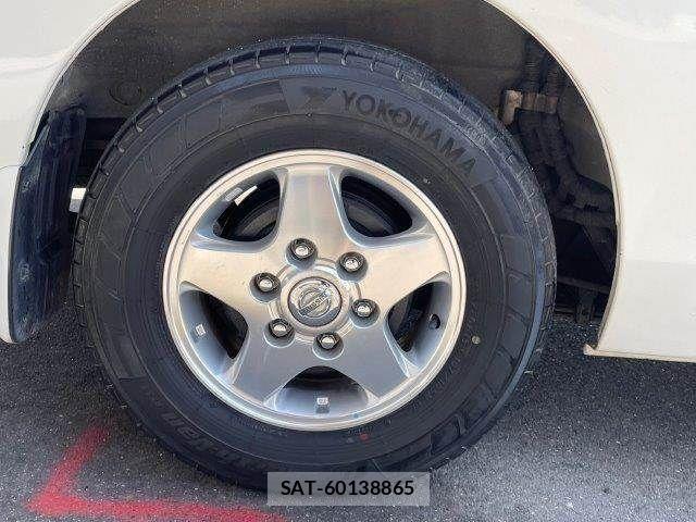 Nissan NV350 Caravan 2013-03 6996696-28