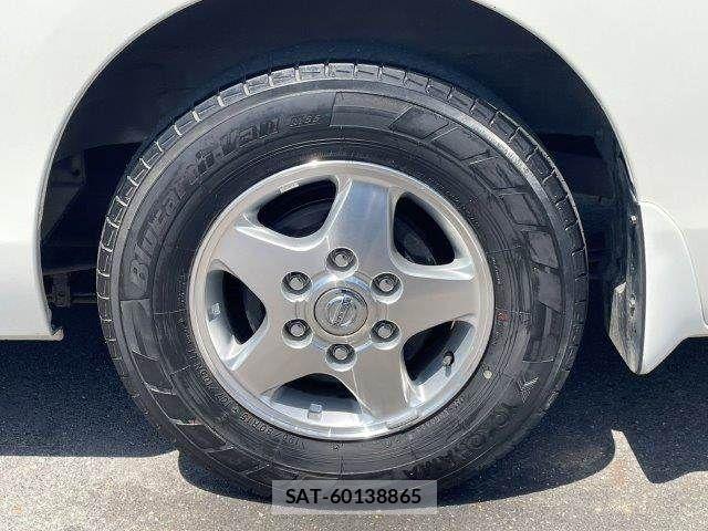 Nissan NV350 Caravan 2013-03 6996696-29