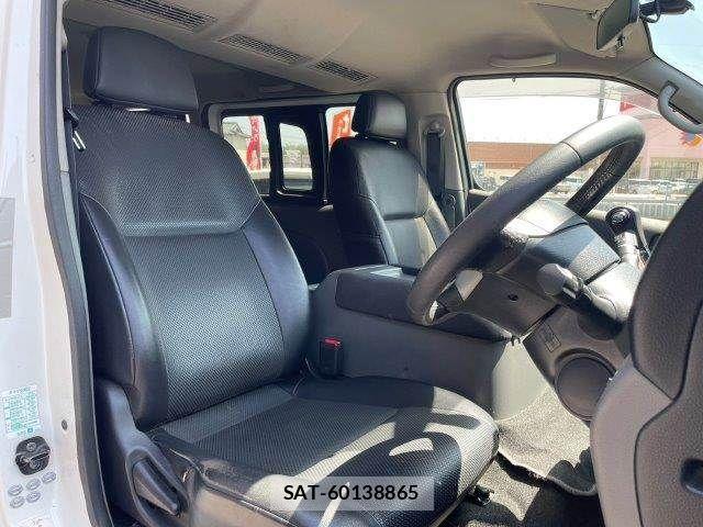 Nissan NV350 Caravan 2013-03 6996696-8