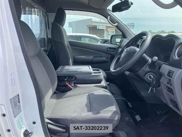 Nissan NV350 Caravan 2020 6983813-5